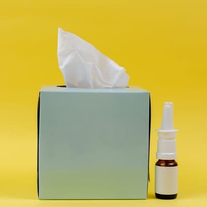 Deguns tek bez apstājas – kā efektīvi cīnīties ar rinītu jeb iesnām?