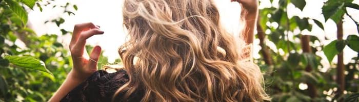 На помощь – волосы испорчены солнцем и водой! Как вернуть им здоровье и блеск?