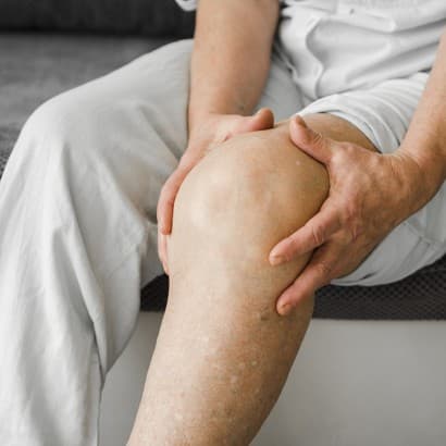 Izplatītākie mīti par kāju tūsku vasarā: farmaceites padomi un ieteikumi