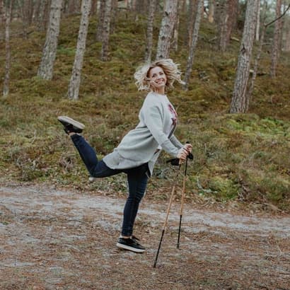 Vēlies labāk gulēt, mazāk slimot un iztikt bez trauksmes? Sāc nūjot, nodarbinot 600 muskuļu grupu!